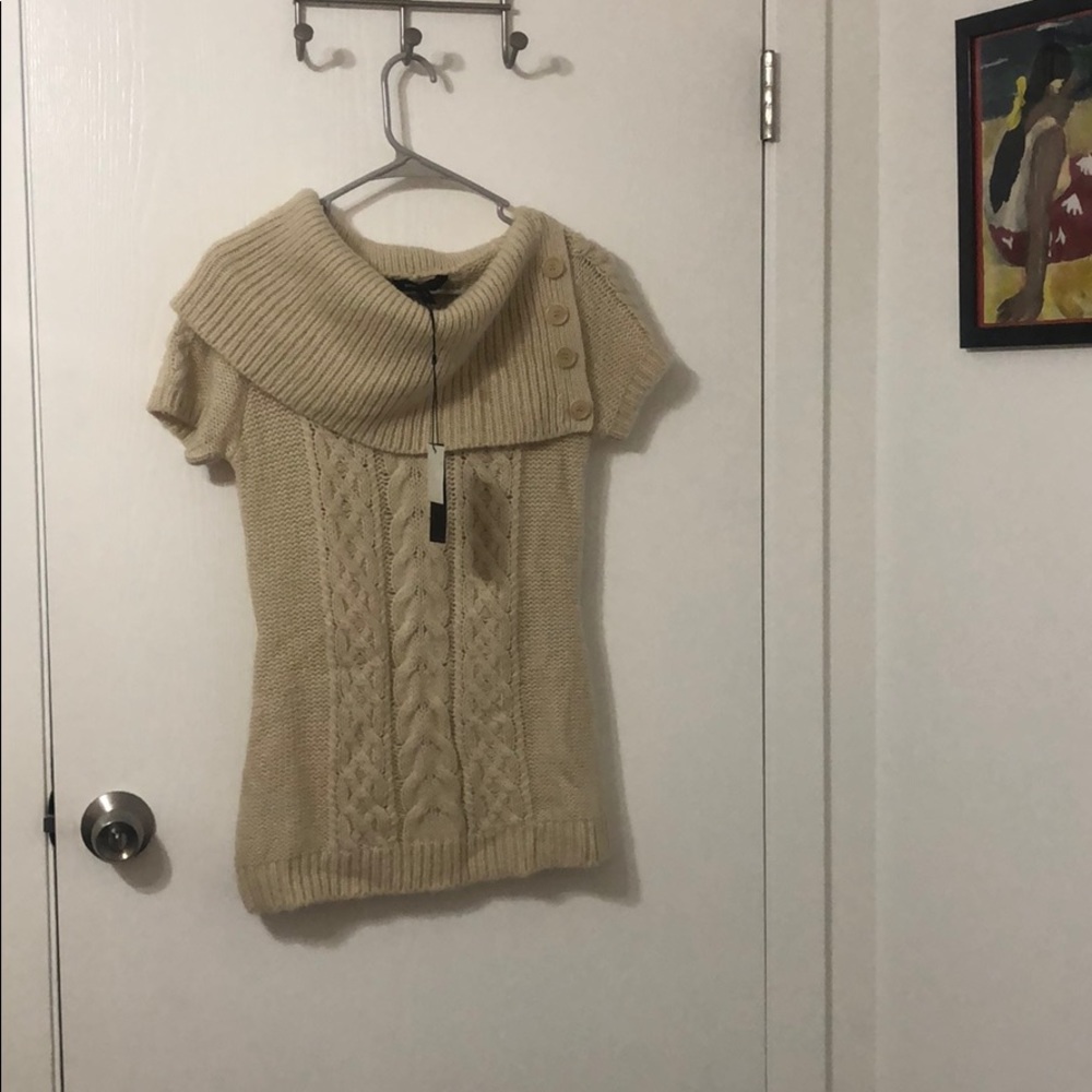 BCBG cream short sleeved sweater